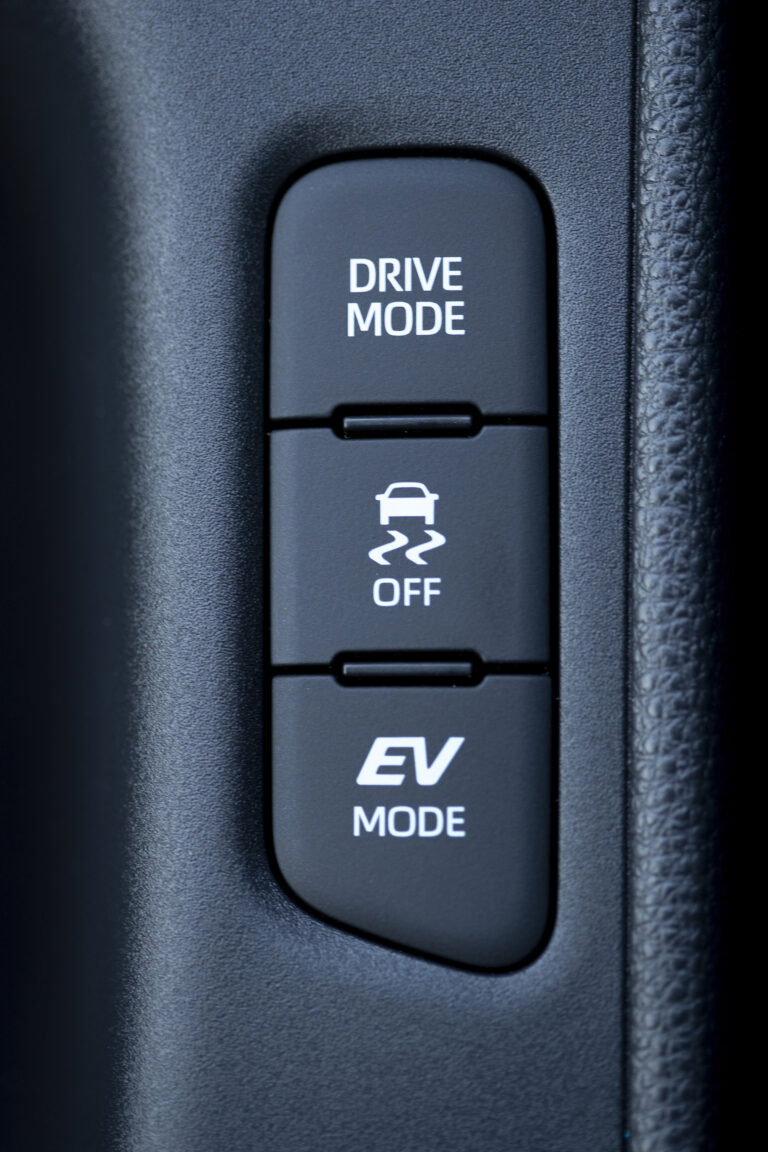 2020 Toyota Yaris Hybrid review - EV Central