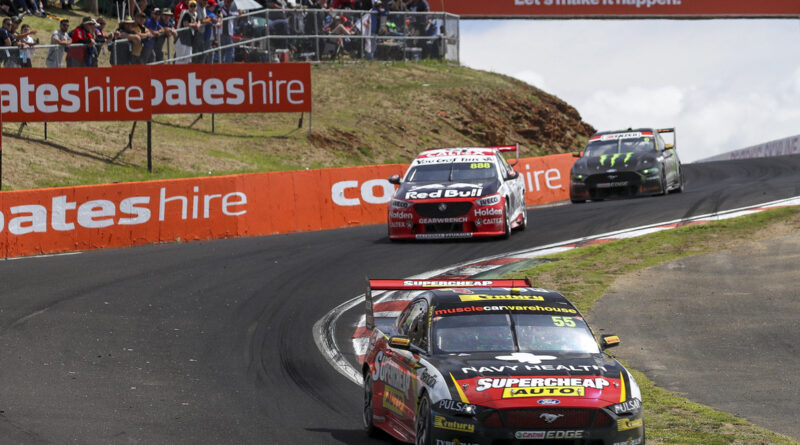 V8 Supercars at Mount Panorama for the Bathurst 1000