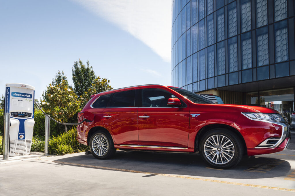2020 Mitsubishi Outlander PHEV Exceed being charged