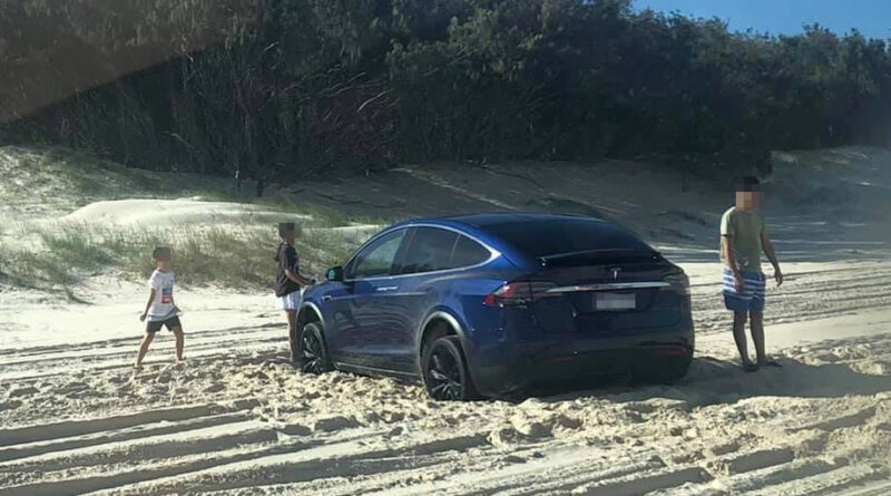 Tesla Model X 100D bogged at Stradbroke Island, Queensland, December 21, 2020. PHOTO: Daryl Williams