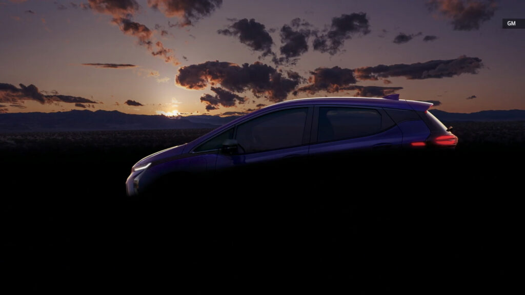 Teaser image of the Chevrolet Bolt EUV that goes on sale in the US in mid-2021