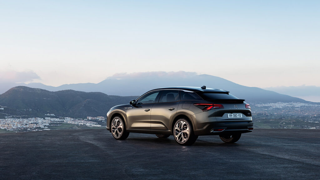 2021 Citroën C5 X large car is the French brand's new flagship and will be offered as a plug-in hybrid