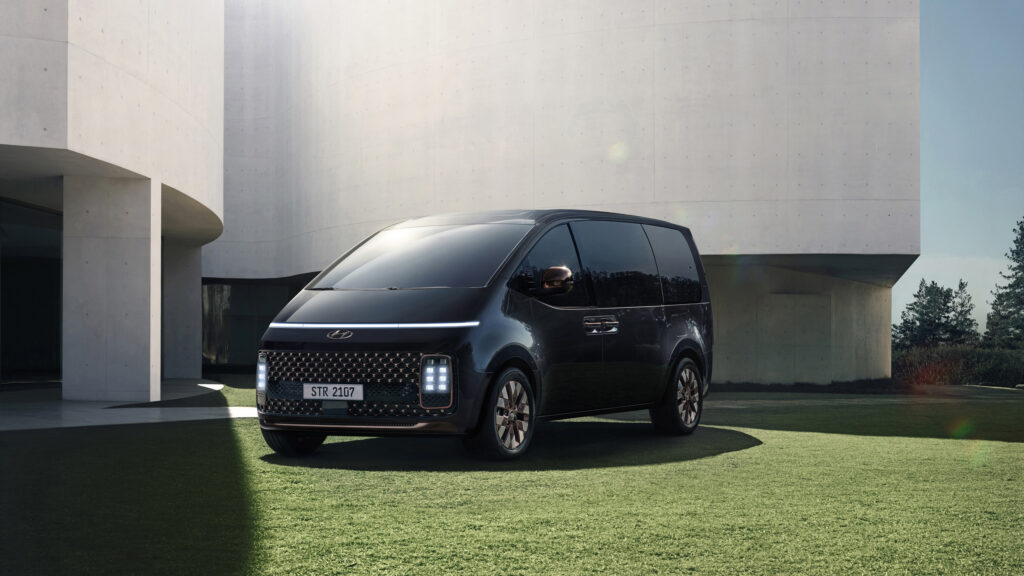2021 Hyundai Staria Premium people mover