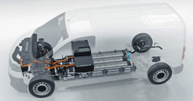 Opel Vivaro hydrogen fuel cell also has a plug-in hybrid EV system