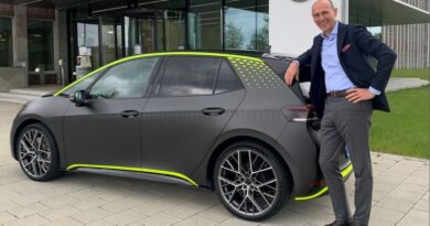 VW CEO with ID.X concept