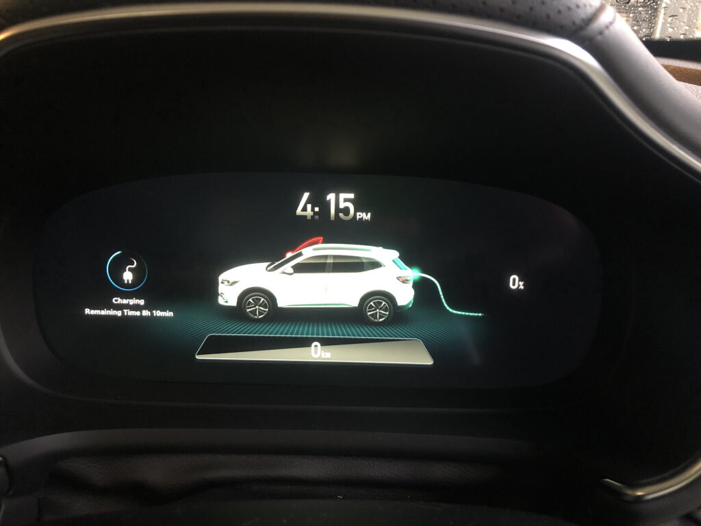 Instrument cluster showing the charging status of an MG HS PHEV