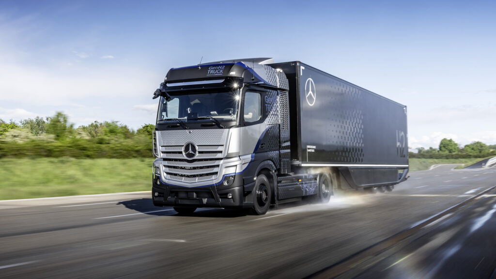 Daimler trucks is testing the Mercedes-Benz GenH2 hydrogen FCEV truck planned to have a 1000km range