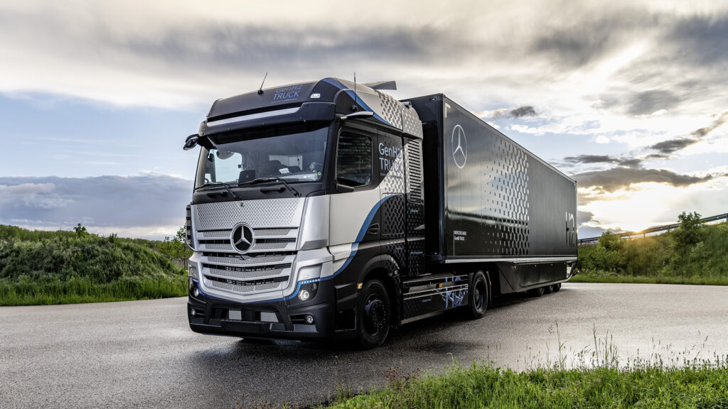 Daimler trucks is testing the Mercedes-Benz GenH2 hydrogen FCEV truck planned to have a 1000km range