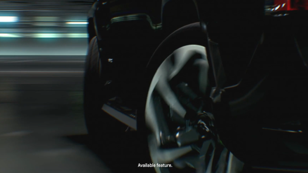 The new Chevrolet Silverado EV's 4WS turning circle has been demonstrated in new video.