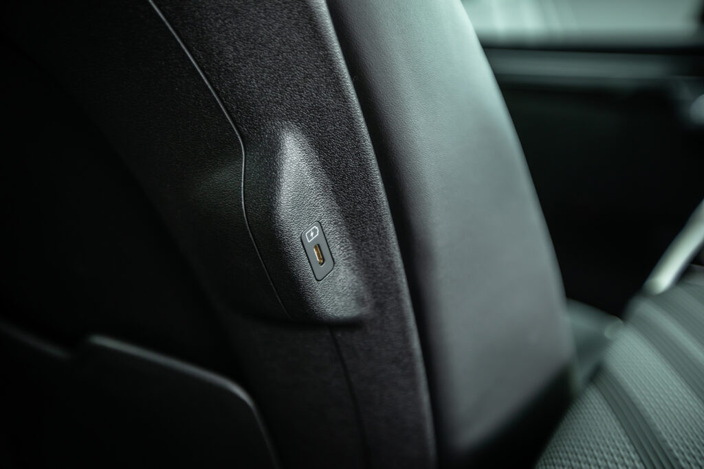 Kia EV6 USB port in the backs of the front seats