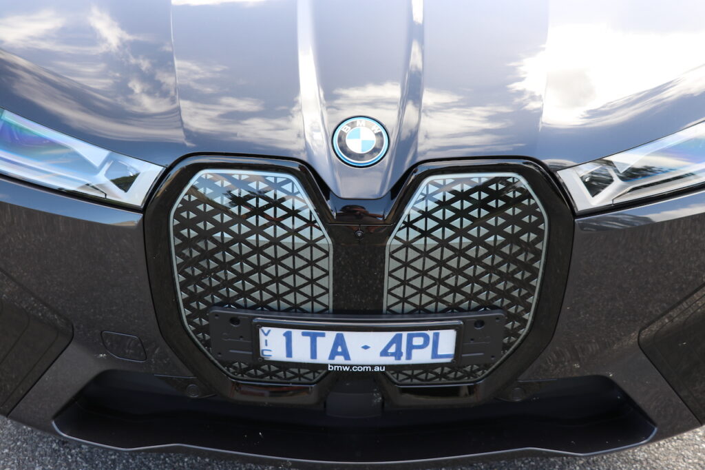 2022 BMW iX xDrive50 Spor grille.