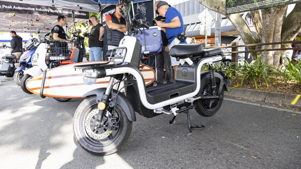 Benzina Zero 'Duo' electric scooter with 105km range