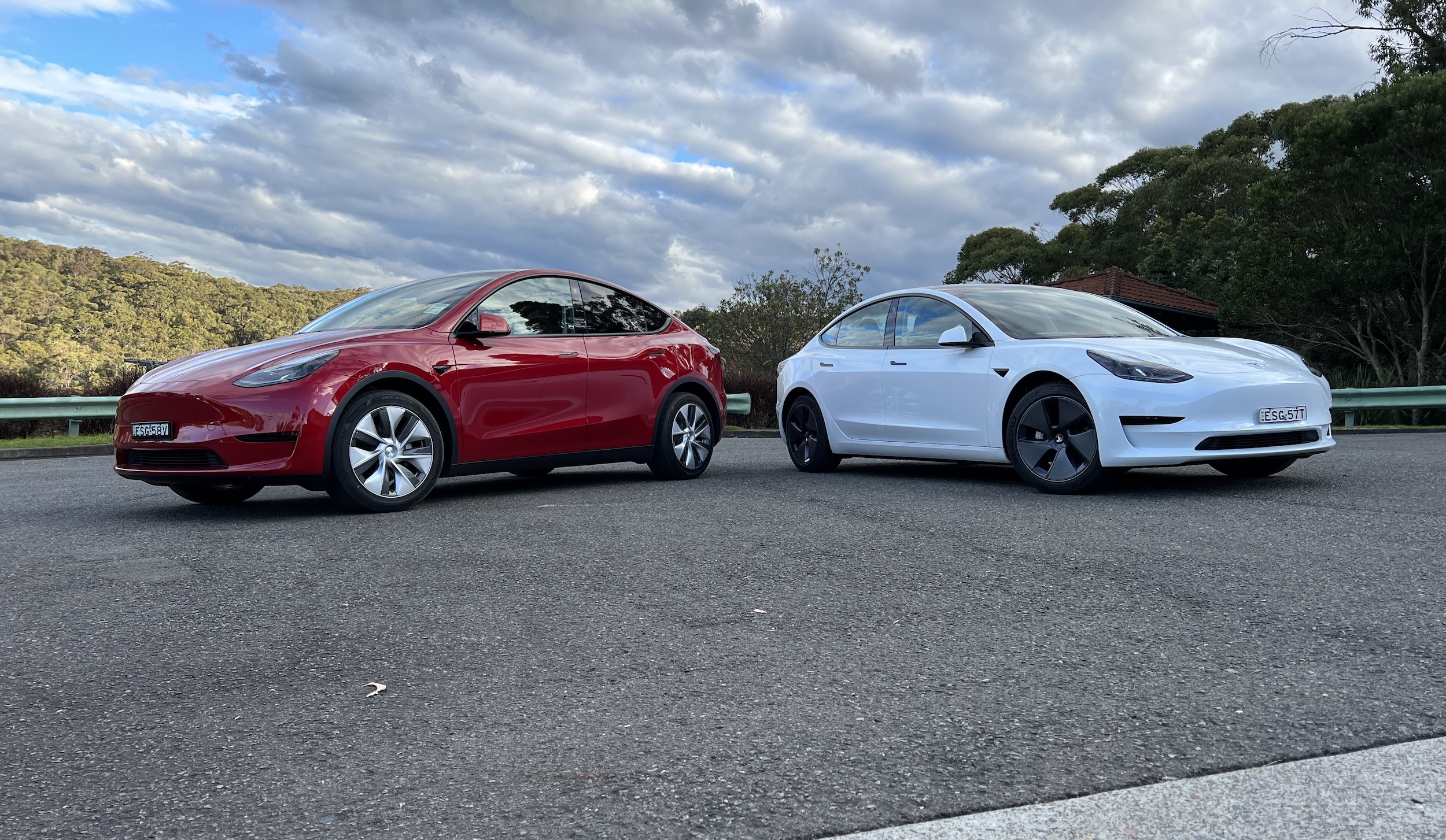 3 Tesla Model Y Compared To Tesla Model 3 Side By Side Hauling | Hot ...