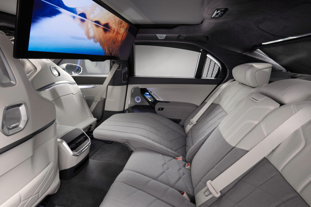 The 2022 BMW i7 features a luxurious rear seating area.