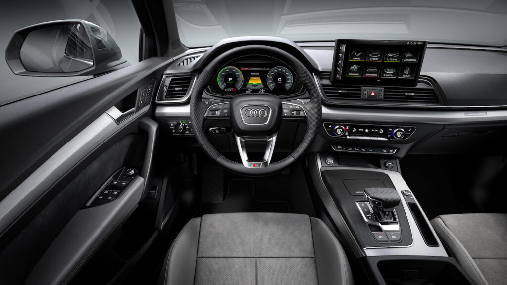 2023 Audi Q5 55 TFSI e interior.