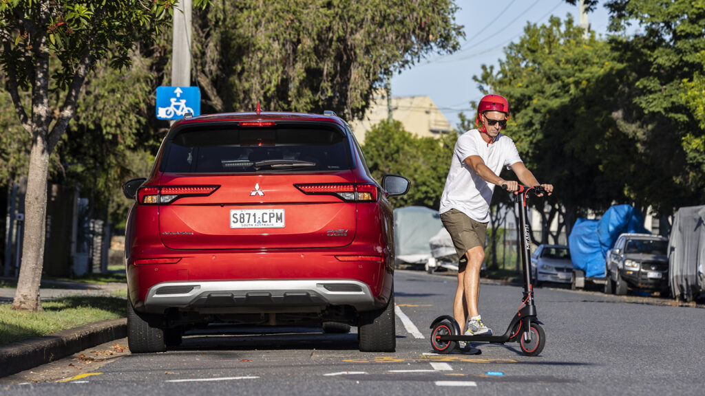 2023 Mitsubishi Outlander PHEV Exceed with electric scooter