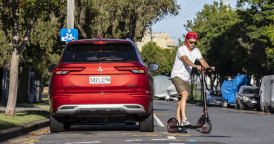 2023 Mitsubishi Outlander PHEV Exceed with electric scooter