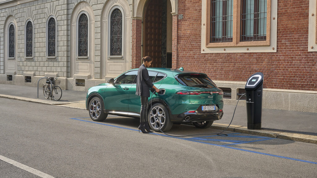2023 Alfa Romeo Tonale PHEV Q4