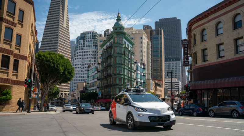 Cruise self-driving robo-taxi at work in San Francisco