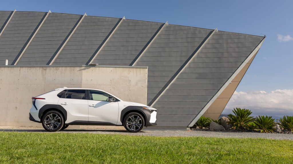 2024 Toyota bZ4X FWD