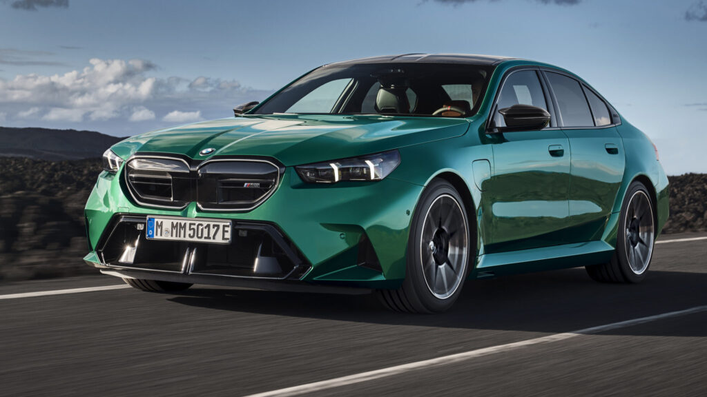 BMW M5 is a bahnstorming fuel miser