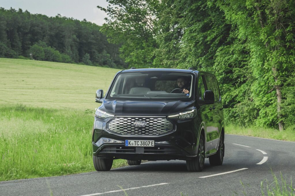 Ford E-Tourneo Titanium X