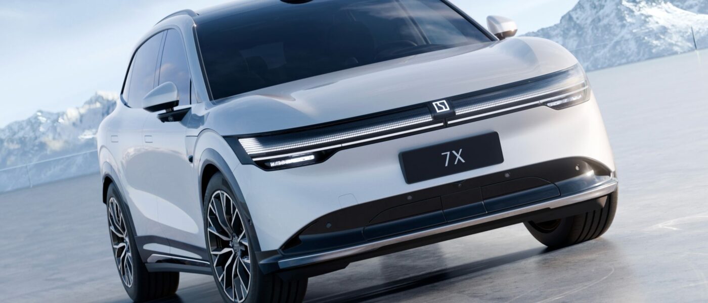 2025 Zeekr 7X SUV.