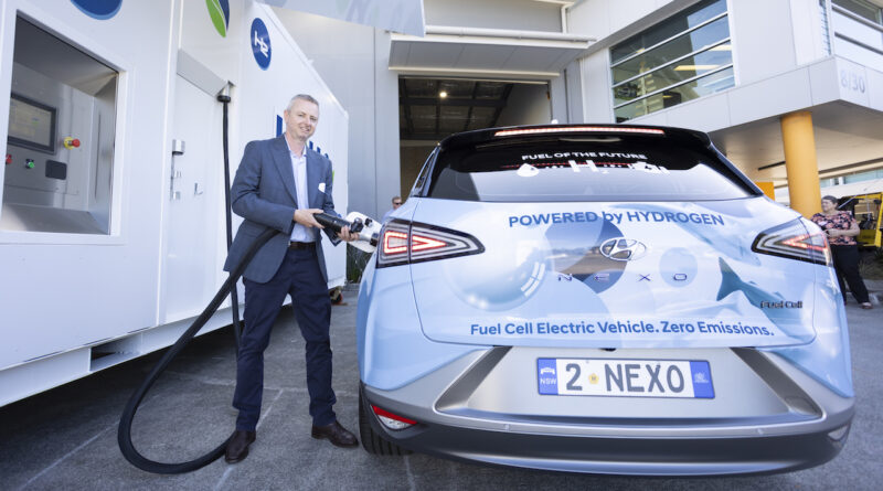 Hyundai's Scott Nargar refuelling a Hyundai Nexo using an H2H refueller