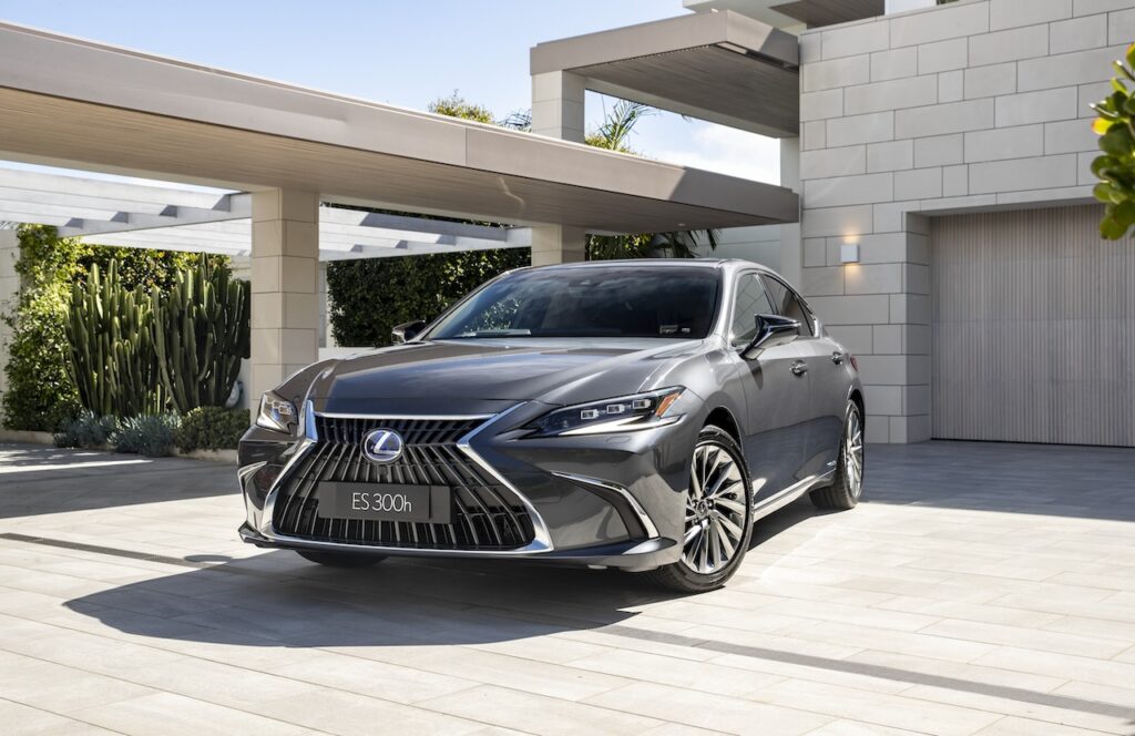 2025 Lexus ES 300h.