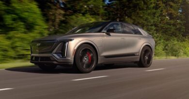 2025 Cadillac Lyriq-V.