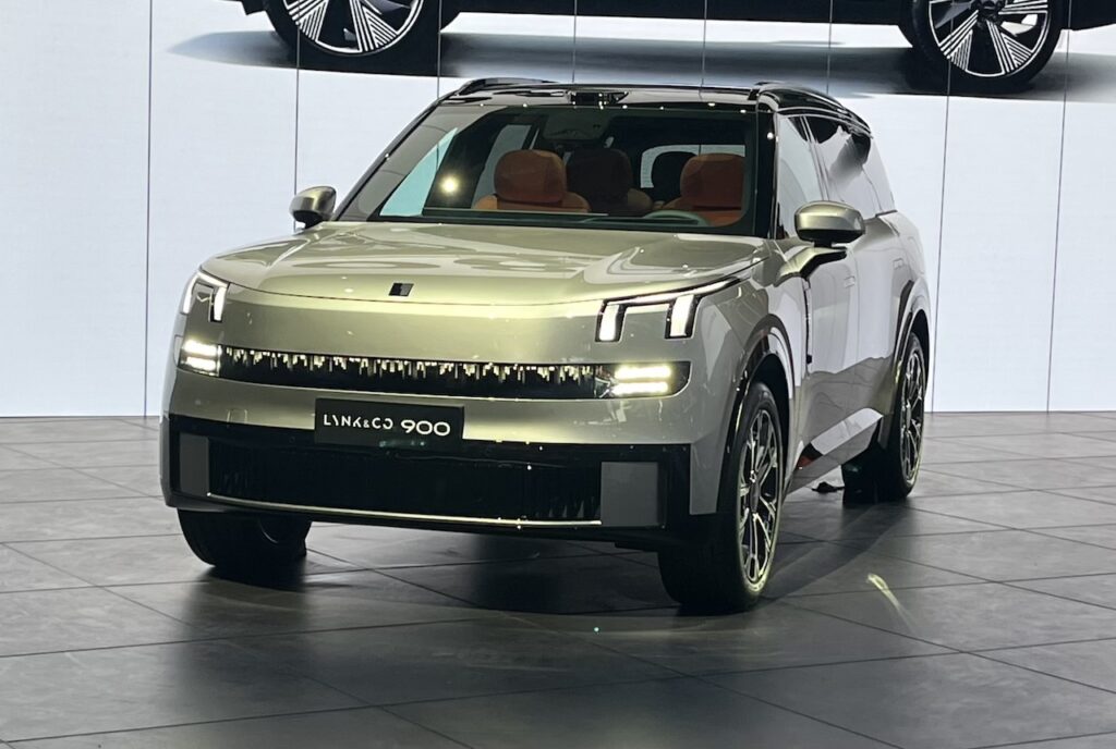 2025 Lynk & Co 900.