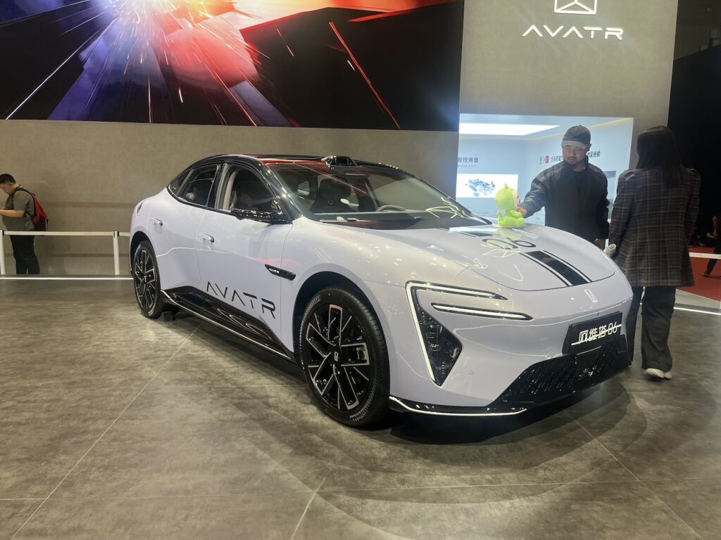 2025 Avatr 06.