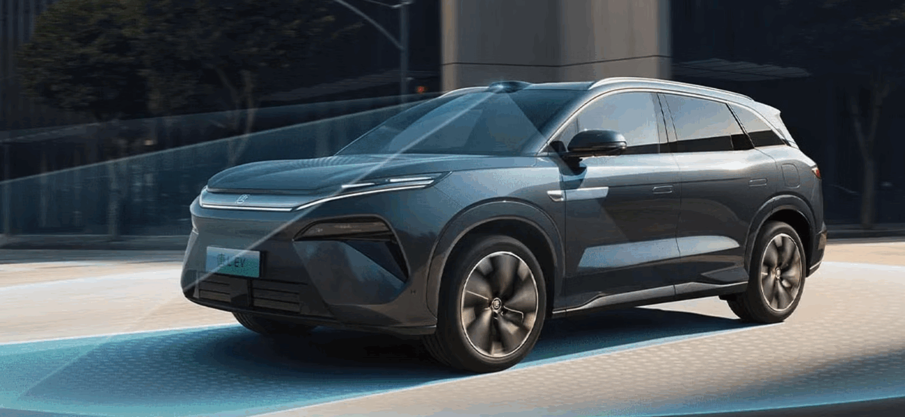 BYD Atto 8 plug-in hybrid seven-seat electric SUV