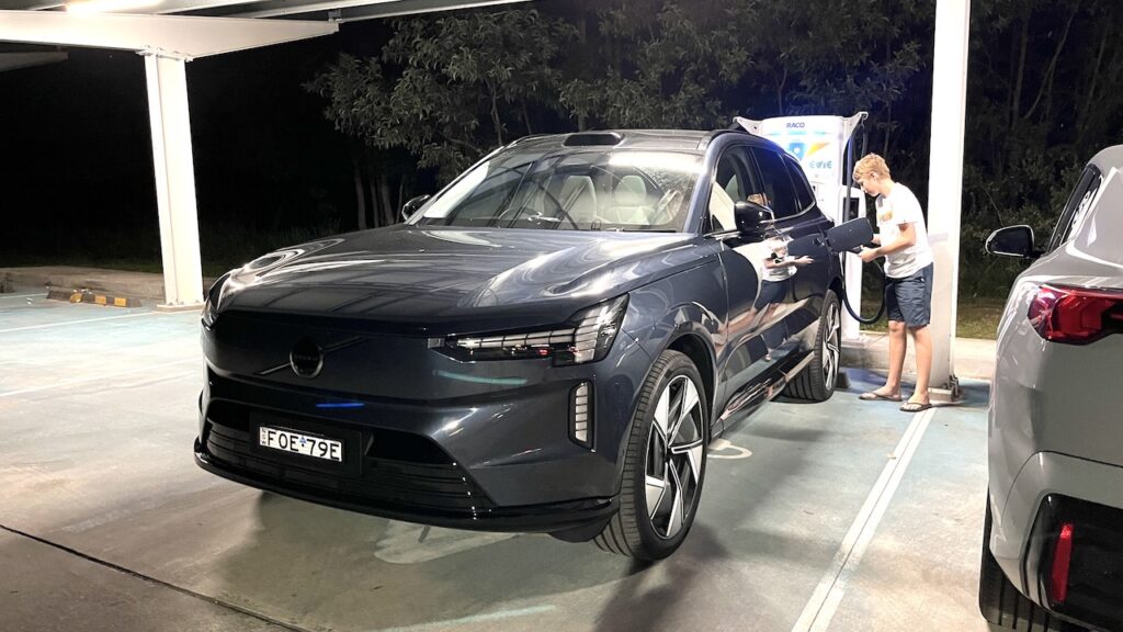 Volvo EX90 charging