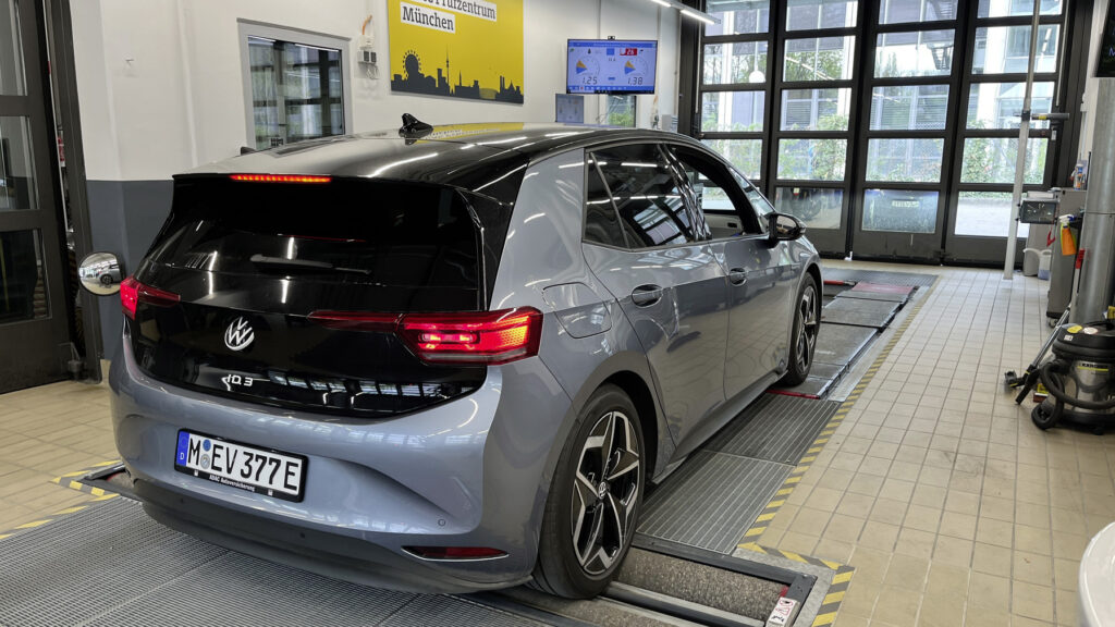ADAC testing shows VW ID.3 battery loses little range over 160,000km.
