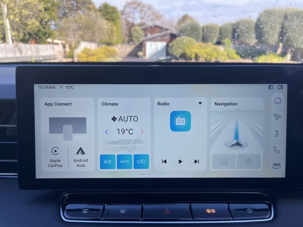 2025 MG HS Super Hybrid Essence Long term test. Frustrating screen.