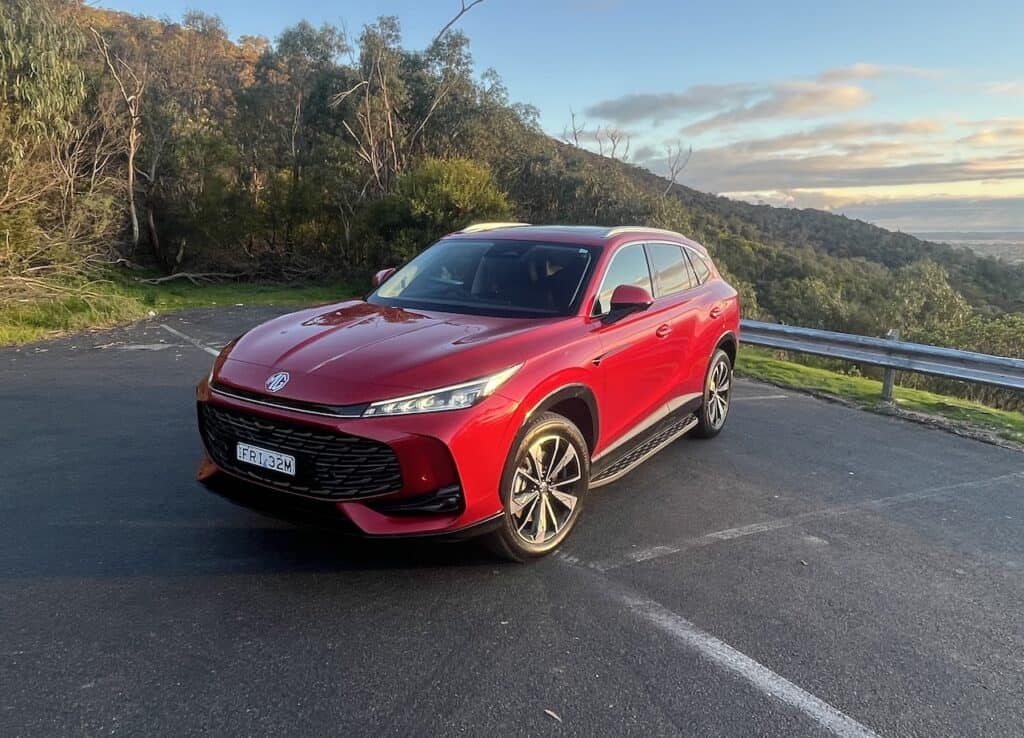 2025 MG HS Super Hybrid Essence Long term test. Frustrating screen.