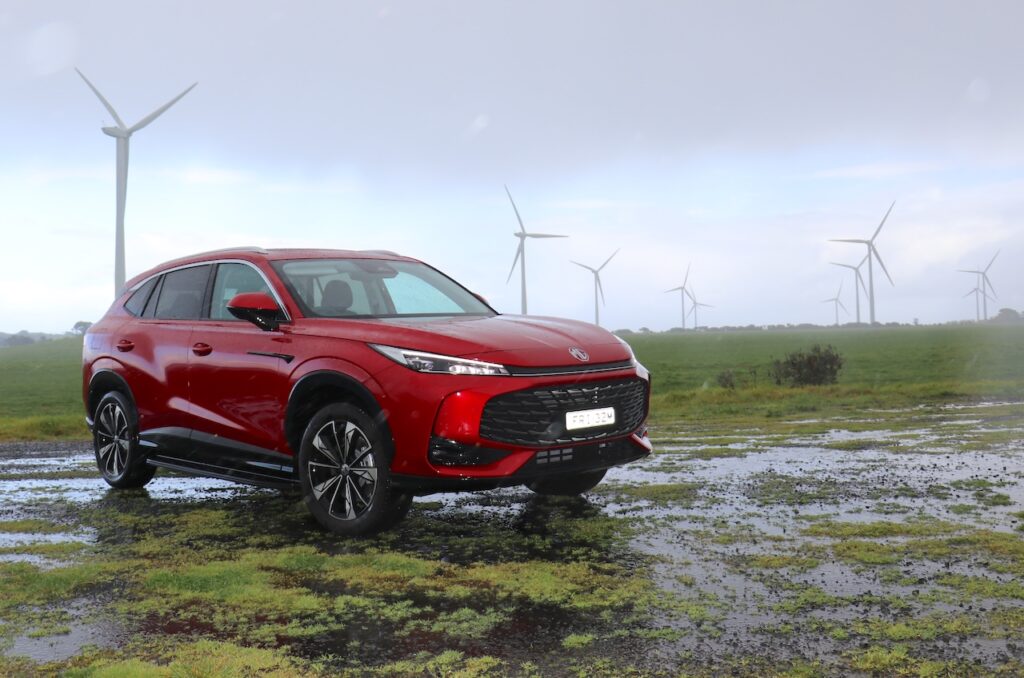 2025 MG HS Super Hybrid Essence.