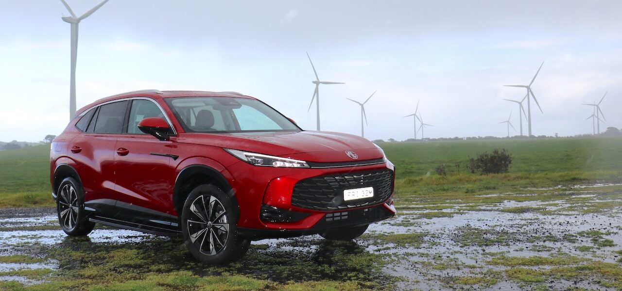 2025 MG HS Super Hybrid Essence.