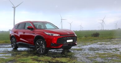 2025 MG HS Super Hybrid Essence.