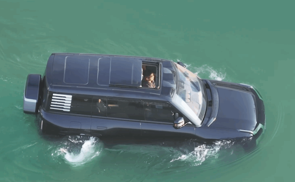 2025 Yangwang U8. Floating.