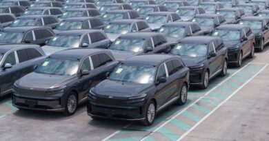 2025 Nio ES8 on the wharf.