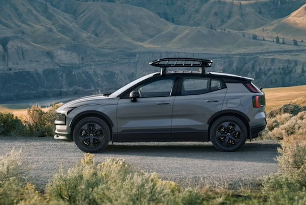 2025 Volvo EX30 Cross Country.