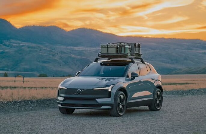 2025 Volvo EX30 Cross Country.