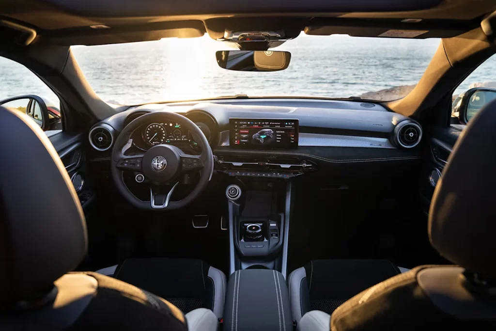 Alfa Romeo Tonale PHEV cabin