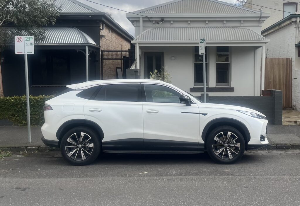 2025 MG HS Super Hybrid Essence.