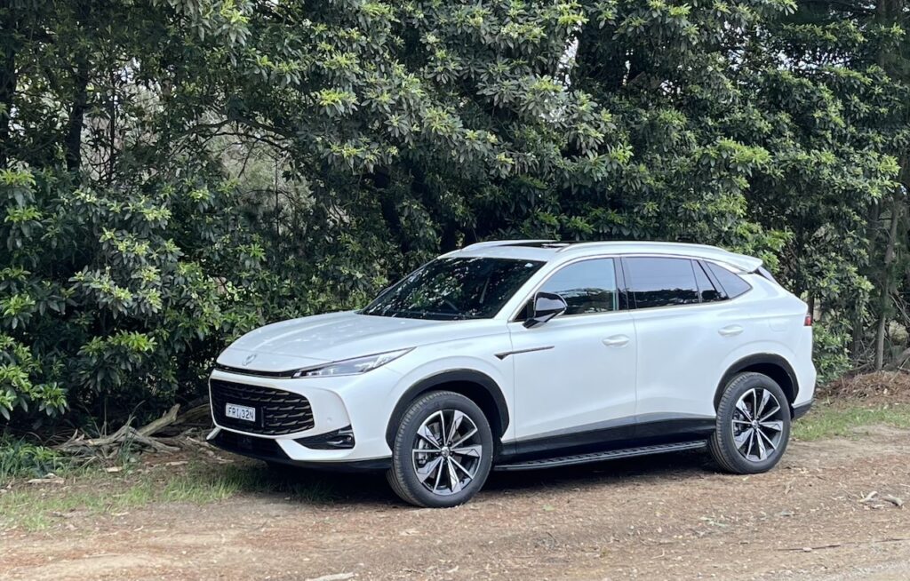 2025 MG HS Super Hybrid Essence.