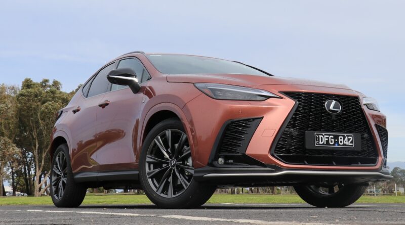 2025 Lexus NX450h+.