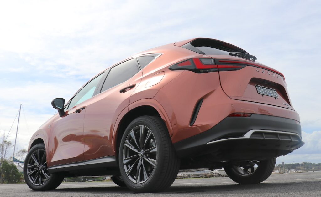 2025 Lexus NX450h+.