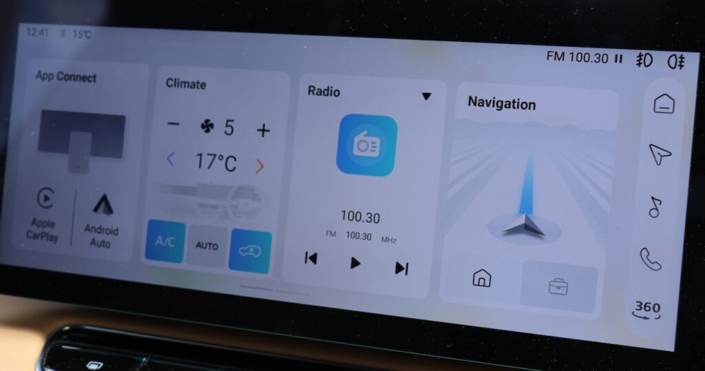 2025 MG HS Super Hybrid Essence.